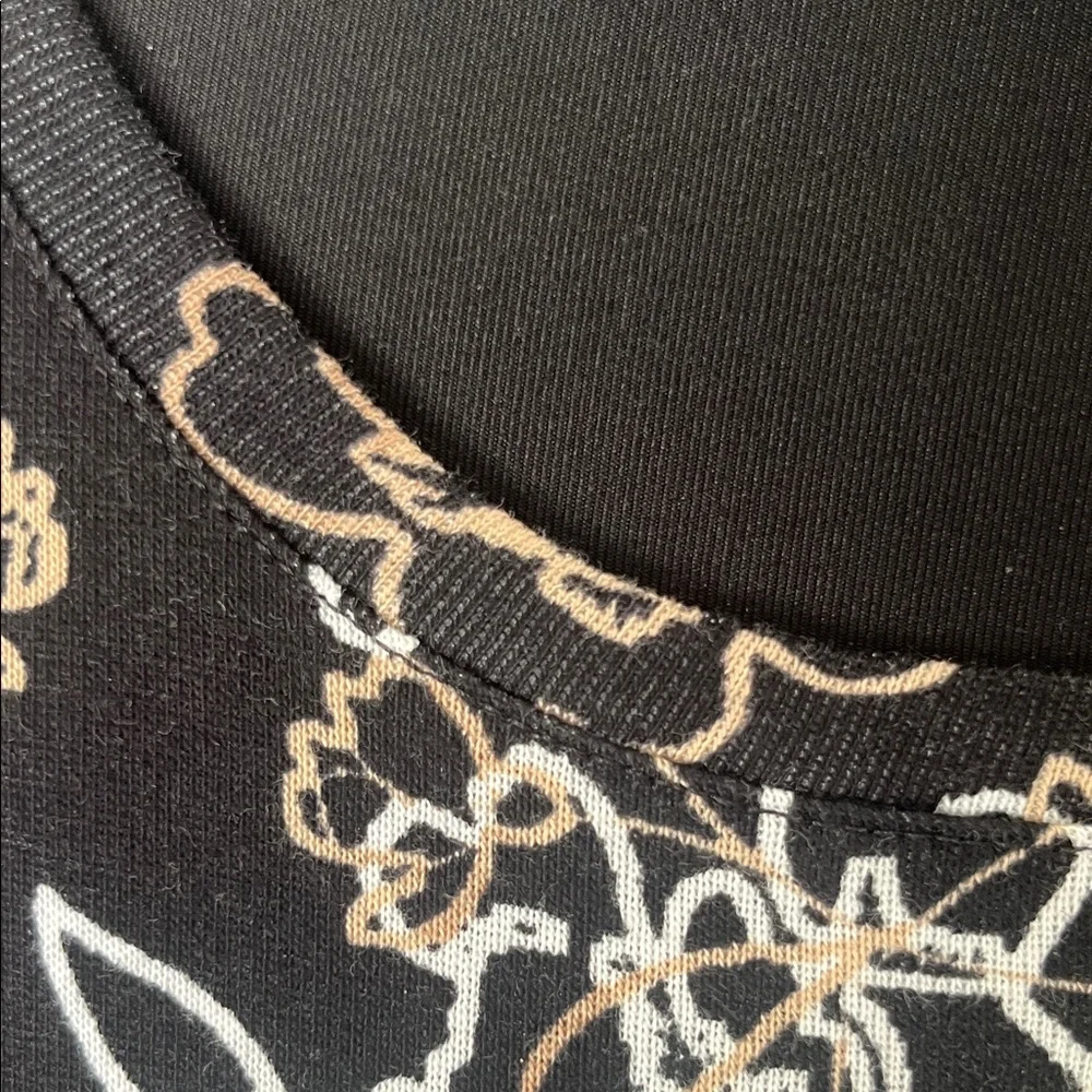 Chico's Black Short-Sleeve Floral Outline Tee Top Sz 1 - Picture 7 of 12